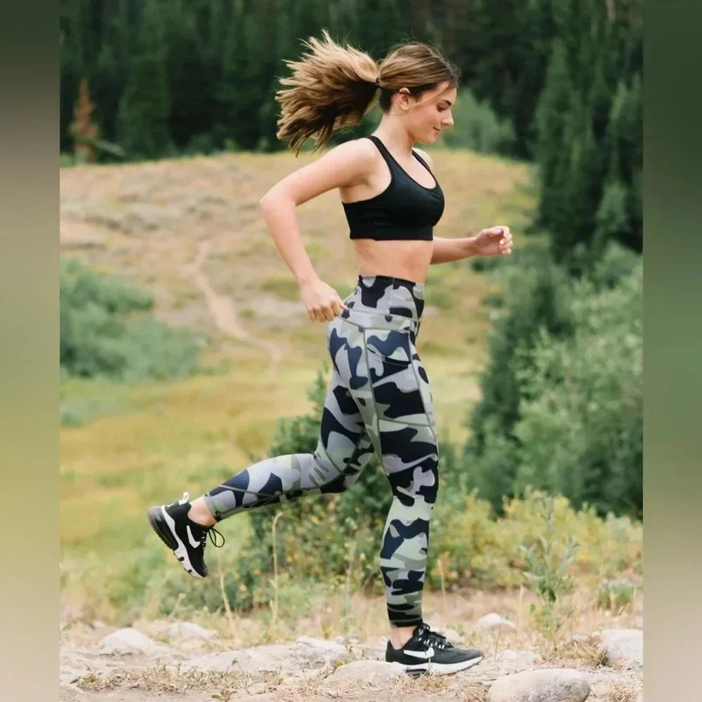 Zyia Light n Tight camo legging with pockets size 4 EUC - Picture 1 of 6